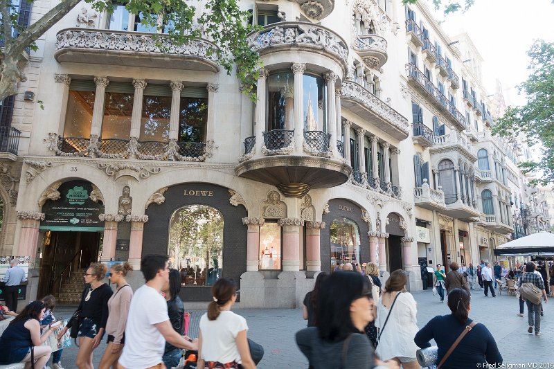 20160527_112303 RX100M3.jpg - Containing several  of Barcelona's most celebrated pieces of architecture, Passeig de Gràcia is one of the major avenues in and one of its most important shopping and business areas